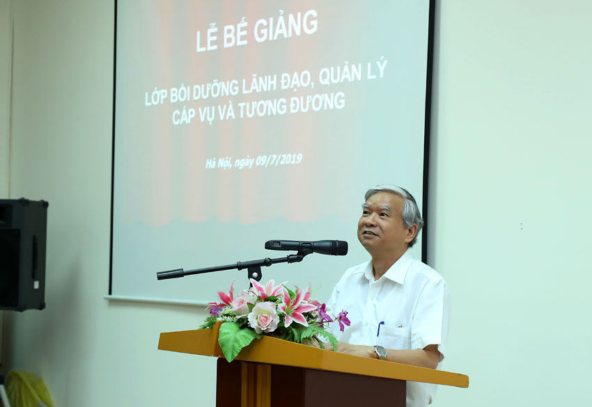 NGƯT.TS. Vũ Thanh Xuân - Phó Giám đốc Học viện Hành chính Quốc gia phát biểu tại buổi lễ
