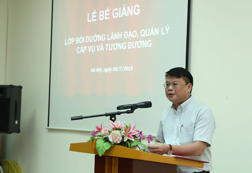 TS. Bùi Huy Tùng - Chánh Văn phòng, Phụ trách điều hành Ban Quản lý bồi dưỡng Học viện Hành chính Quốc gia công bố các quyết định