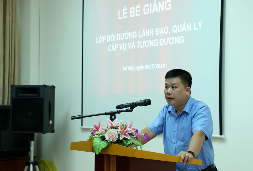 Đồng chí Lê Tuấn Anh đại diện học viên phát biểu