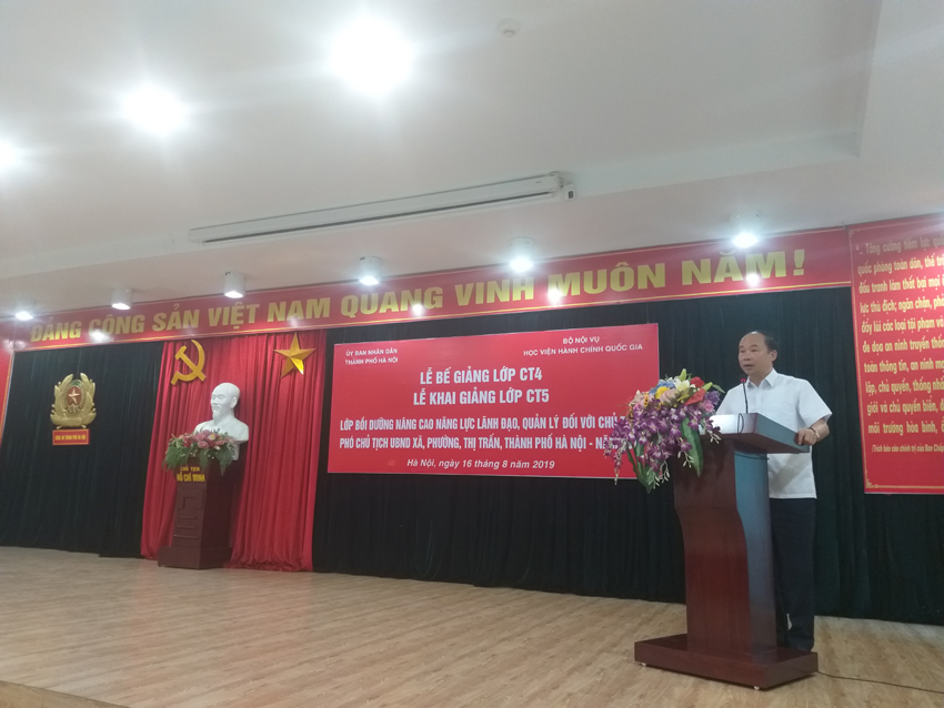 Đồng chí Nguyễn Đình Hoa phát biểu tại buổi lễ