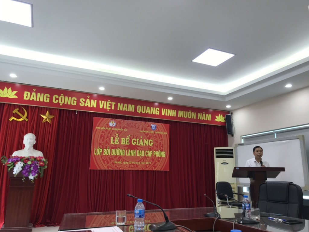 TS. Đỗ Hồng Cường - Phó Hiệu trưởng trường Đại học Thủ đô Hà Nội phát biểu tại buổi lễ