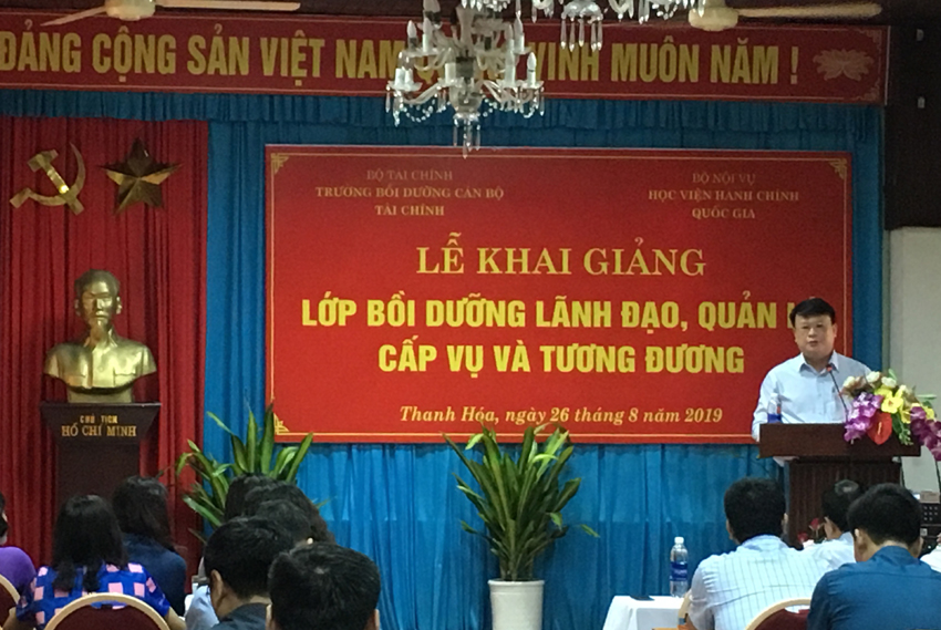 TS. Bùi Huy Tùng, Chánh Văn phòng, phụ trách điều hành Ban Quản lý bồi dưỡng phát biểu khai giảng khóa học