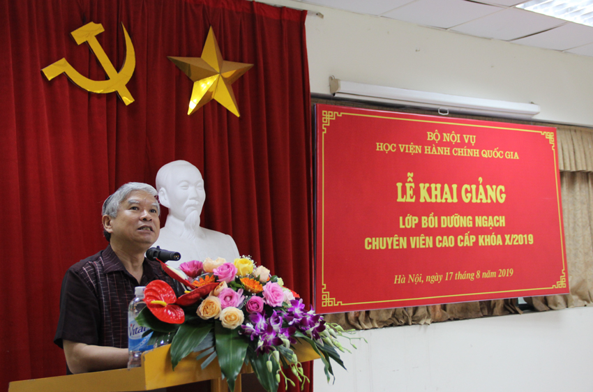 NGƯT.TS. Vũ Thanh Xuân, Phó Bí thư Đảng ủy, Phó Giám đốc Học viện Hành chính Quốc gia phát biểu tại buổi lễ