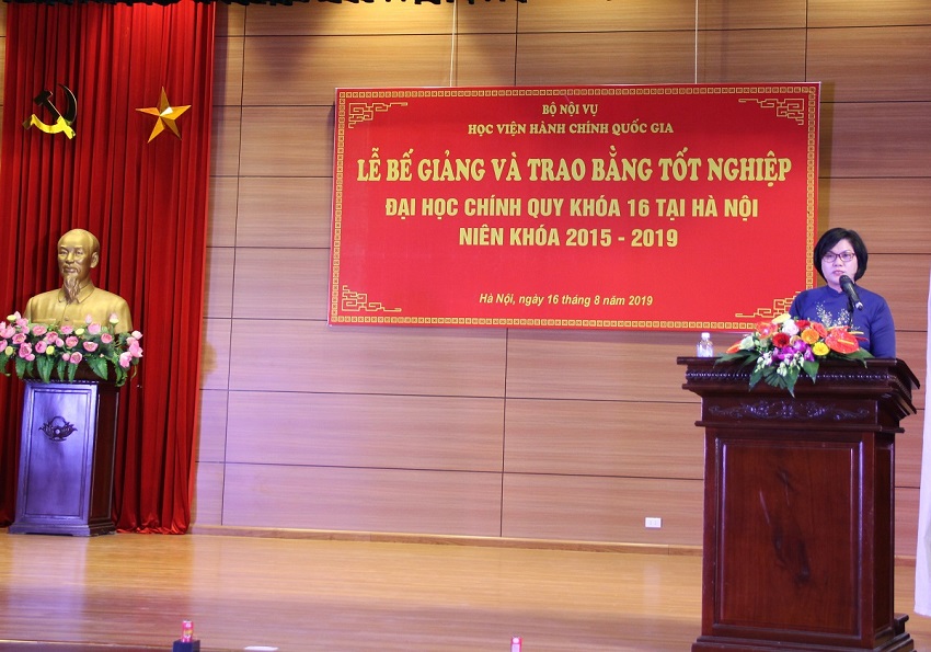 ThS. Phan Thị Thanh Hương - Phụ trách, điều hành Phòng Quản lý đào tạo, phát triển nhân lực hành chính báo cáo tổng kết khóa học