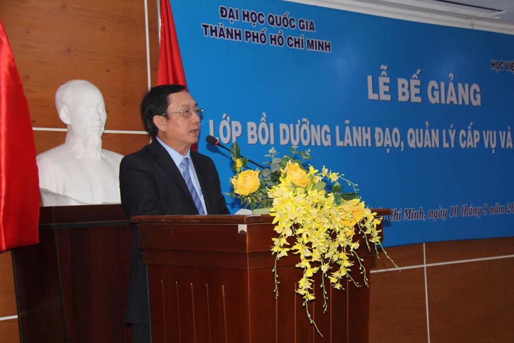 PGS.TS. Huỳnh Thành Đạt - Ủy viên Trung ương Đảng, Giám đốc Đại học Quốc gia thành phố Hồ Chí Minh phát biểu bế giảng
