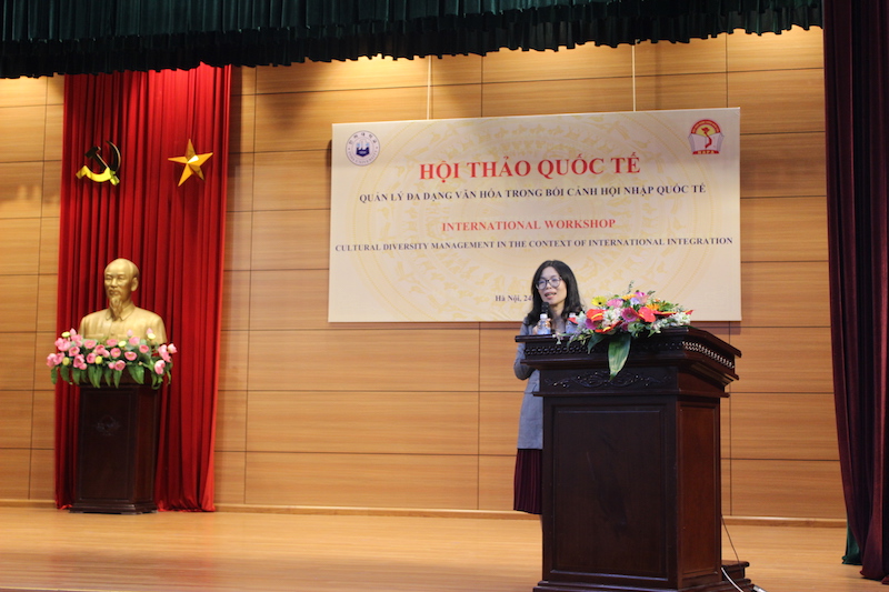 PGS.TS. Bùi Thanh Thuỷ - Đại học Văn hoá Hà Nội trình bày tham luận tại Hội thảo