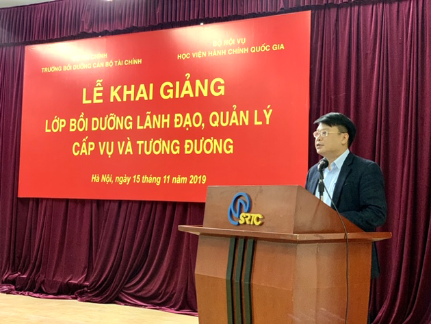 TS. Bùi Huy Tùng, Trưởng ban Quản lý bồi dưỡng, Học viện Hành chính Quốc gia  công bố các quyết định
