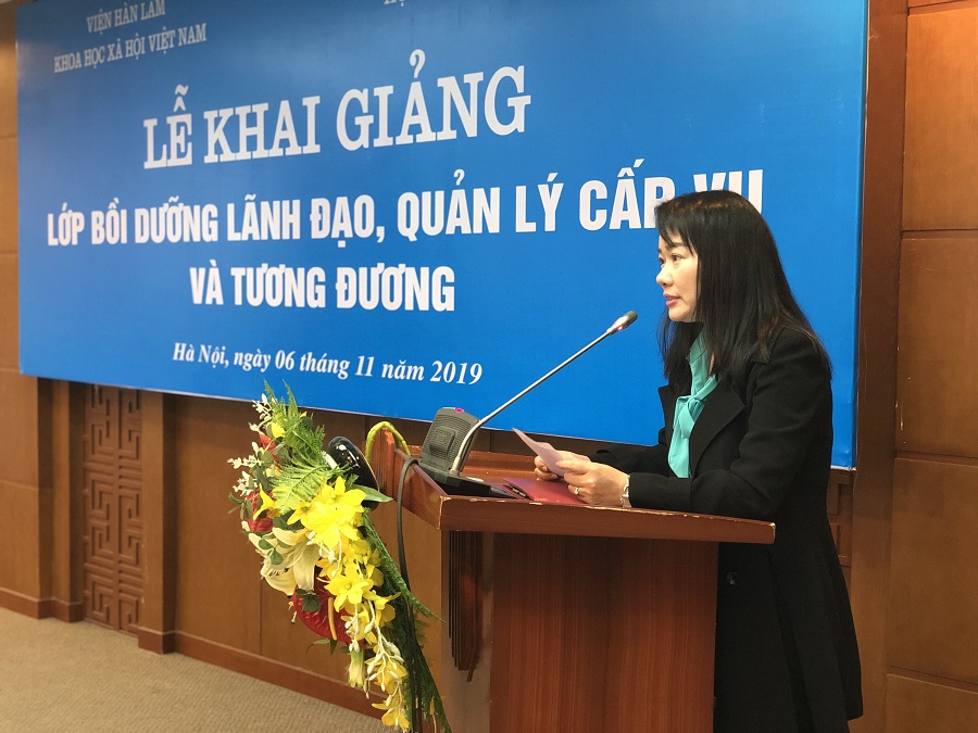 ThS. Nguyễn Thị Tâm, Phó Trưởng phòng Quản lý bồi dưỡng theo chức vụ lãnh đạo quản lý công bố các quyết định