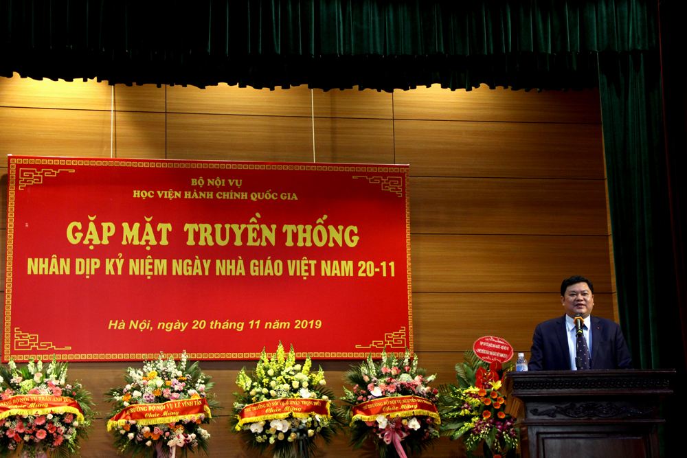 Đồng chí Trần Xuân Hiền - Phó Vụ trưởng Vụ Tổng hợp, Bộ Nội vụ đại diện học viên đang học tập, nghiên cứu tại Học viện phát biểu