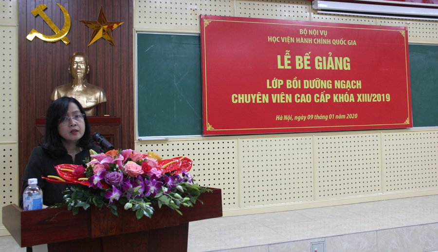 ThS. Vương Thanh Thủy, Trưởng phòng QLBD theo ngạch và vị trí việc làm, Ban Quản lý bồi dưỡng báo cáo tổng kết lớp học