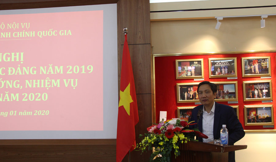  Đồng chí Trần Anh Tuấn – Uỷ viên Ban cán sự Đảng, Thứ trưởng Bộ Nội vụ phát biểu chỉ đạo tại Hội nghị 