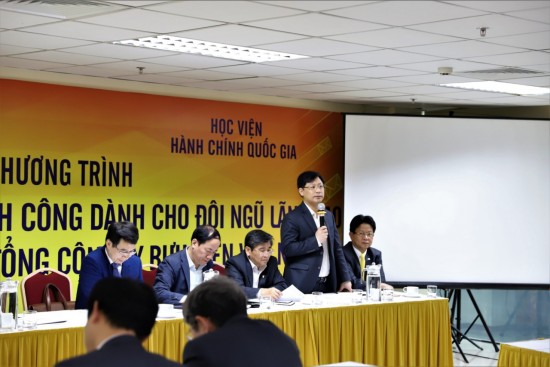 Ông Chu Quang Hào, Thành viên Hội đồng thành viên, Tổng Giám đốc,  Tổng công ty Bưu điện Việt Nam, phát biểu tại buổi khai giảng 