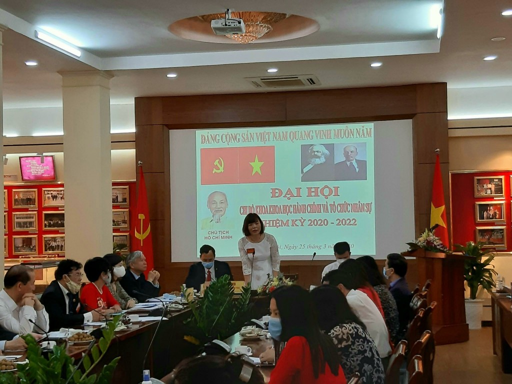 PGS.TS Nguyễn Thị Hồng Hải điều hành Đại hội