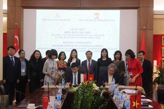 Giám đốc Học viện ký biên bản ghi nhớ hợp tác giữa Học viện và Viện Quản trị Chandler, Xinh-ga-po, 2020