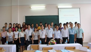 Lãnh đạo, cán bộ Cơ sở Học viện và học viên của lớp học tại buổi lễ khai giảng