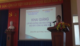 Đồng chí Hoàng Văn Cường - Phó Giám đốc Sở Nội vụ tỉnh Quảng Bình phát biểu khai giảng khóa học