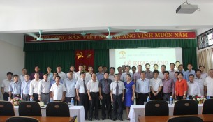 Lãnh đạo tỉnh Thừa Thiên Huế, Lãnh đạo Học viện Hành chính Quốc gia và cán bộ Cơ sở Học viện cùng các học viên chụp ảnh lưu niệm