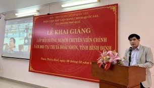 PGS.TS. Nguyễn Hoàng Hiển – Giám đốc Phân viện Học viện tại TP.Huế phát biểu khai giảng khóa học
