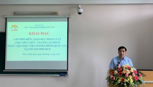 PGS.TS. Nguyễn Hoàng Hiển – Giám đốc Phân viện Học viện tại TP.Huế 
phát biểu khai mạc Lớp tập huấn