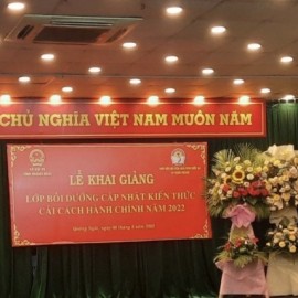 Đồng chí Võ Xuân Hòa, – Phó Giám đốc Sở Nội vụ tỉnh Quảng Ngãi phát biểu tại Lễ Khai giảng các khóa học