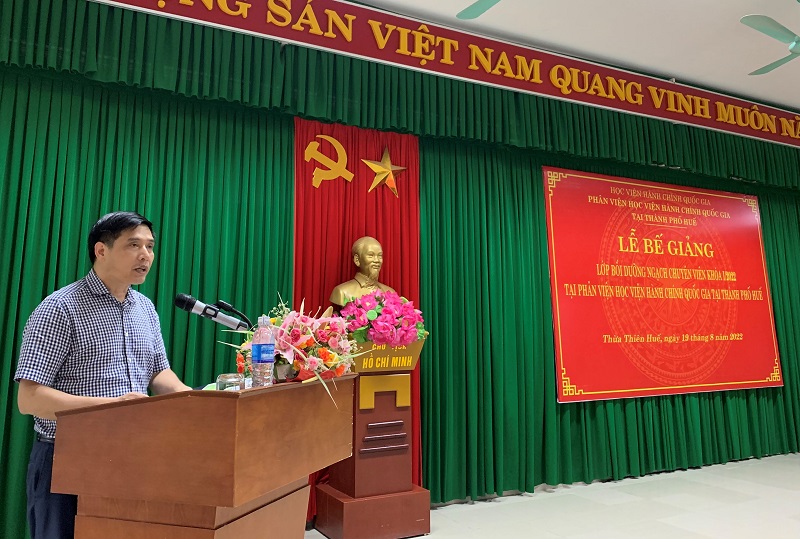 PGS.TS. Nguyễn Hoàng Hiển - Giám đốc Phân viện Học viện tại TP.Huế phát biểu Bế giảng khóa học