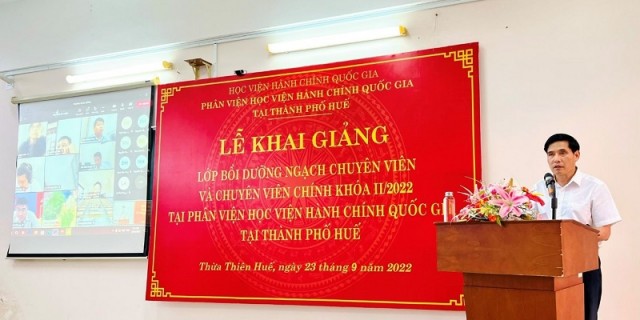 PGS.TS. Nguyễn Hoàng Hiển – Giám đốc Phân viện Học viện tại TP.Huế phát biểu Khai giảng khóa học
