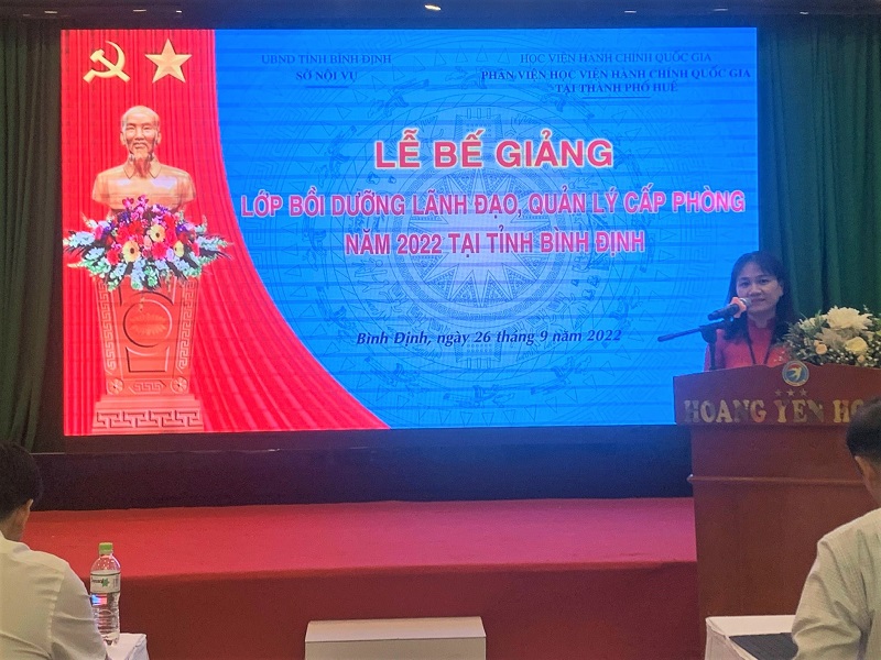 Đồng chí Nguyễn Thị Ánh Vân – Phó Trưởng phòng công chức, viên chức, Sở Nội vụ tỉnh Bình Định điều hành buổi Lễ