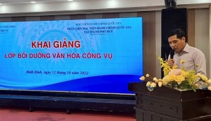 PGS.TS.Nguyễn Hoàng Hiển – Giám đốc Phân viện Học viện tại TP.Huế phát biểu Khai giảng khóa học