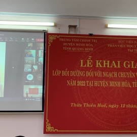 PGS.TS. Nguyễn Hoàng Hiển – Giám đốc Phân viện Học viện tại TP.Huế phát biểu khai giảng khóa học