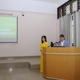 ThS. Nguyễn Thị Út Phượng – Đại diện Cơ sở đào tạo công bố Quyết định thành lập 
Hội đồng đánh giá luận văn của các học viên