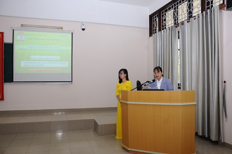 ThS. Nguyễn Thị Út Phượng – Đại diện Cơ sở đào tạo công bố Quyết định thành lập  Hội đồng đánh giá luận văn của các học viên