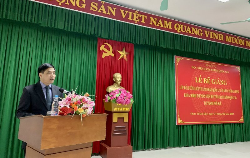 PGS.TS. Nguyễn Hoàng Hiển – Giám đốc Phân viện Học viện tại TP.Huế phát biểu Bế giảng khóa học