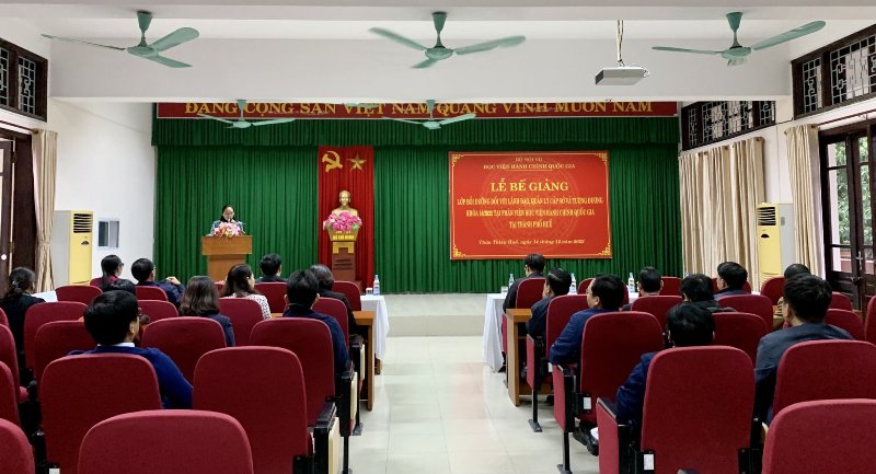 ThS. Trần Thị Thúy Loan – Phòng Tổ chức – Hành chính điều hành buổi Lễ