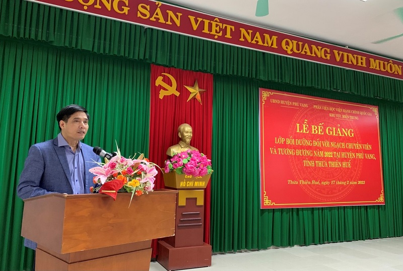 PGS.TS. Nguyễn Hoàng Hiển – Lãnh đạo Phân viện Học viện khu vực Miền Trung phát biểu Bế giảng khóa học