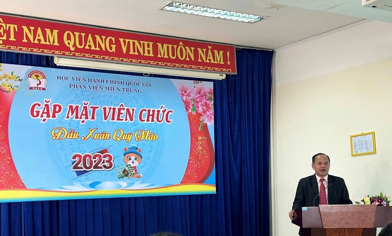 TS.Trần Đình Chín - Lãnh đạo Phân viện Học viện khu vực Miền Trung phát biểu trong buổi gặp mặt tại trụ sở ở tỉnh Quảng Nam