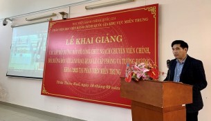 PGS.TS. Nguyễn Hoàng Hiển – Giám đốc Phân viện Học viện khu vực Miền Trung phát biểu khai giảng các lớp học