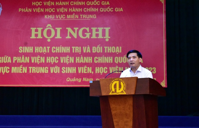 PGS.TS. Nguyễn Hoàng Hiển – Giám đốc Phân viện Học viện khu vực Miền Trung phát biểu khai mạc Hội nghị