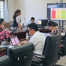 Sinh viên báo cáo nghiệm thu đề tài tại điểm cầu ở trụ sở tại tỉnh Quảng Nam