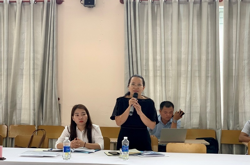 Bà Nguyễn Thị Thu Sương – Phó phòng Nội vụ huyện Phú Vang trình bày ý kiến tại điểm cầu Phân viện