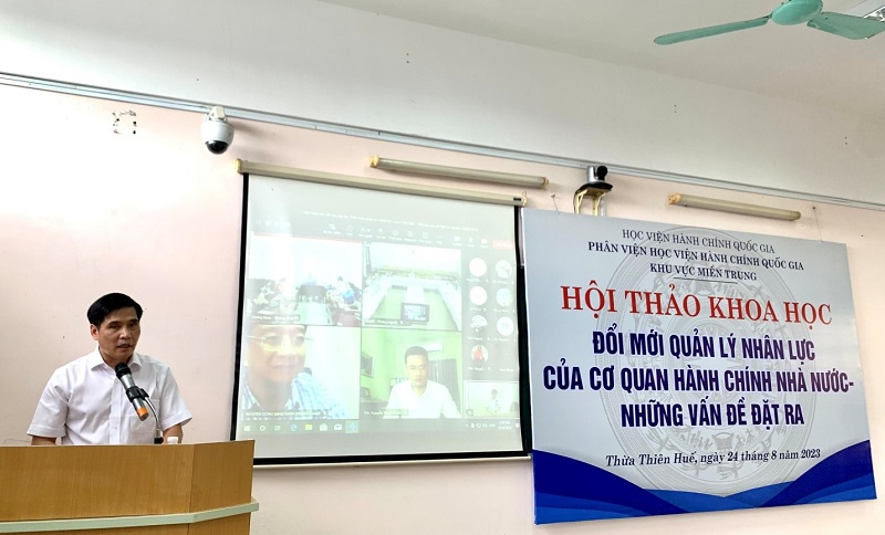 PGS.TS. Nguyễn Hoàng Hiển – Giám đốc Phân viện Học viện KVMT phát biểu khai mạc Hội thảo tại điểm cầu Phân viện trụ sở tại Tp. Huế