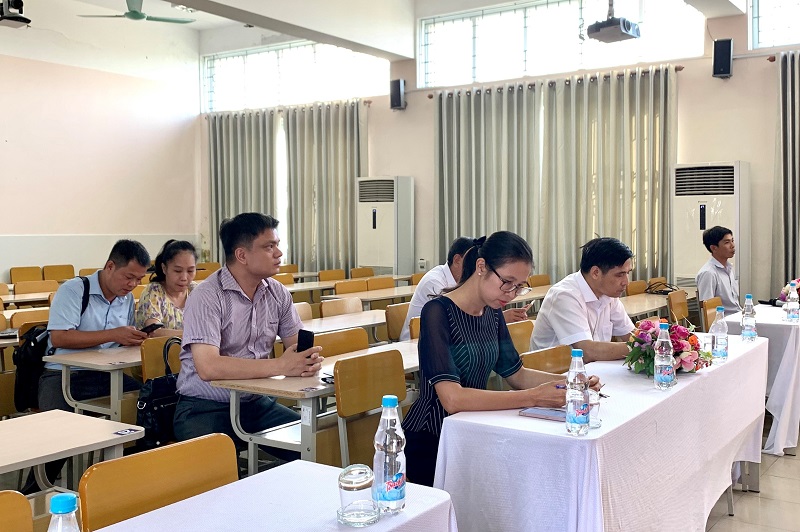 Đại biểu tham dự buổi Lễ Khai giảng điểm cầu Phân viện Học viện khu vực Miền Trung