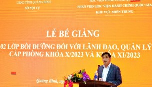 PGS.TS. Nguyễn Hoàng Hiển, Giám đốc Phân viện Học viện Hành chính Quốc gia khu vực Miền Trung phát biểu tại Lễ Bế giảng