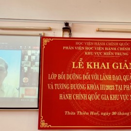 PGS.TS. Nguyễn Hoàng Hiển, Giám đốc Phân viện Học viện Hành chính Quốc gia khu vực Miền Trung phát biểu Khai giảng lớp học