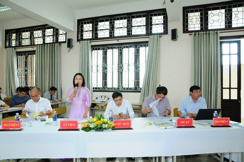TS. Nguyễn Thị Châu, Hiệu trưởng Trường Chính trị Nguyễn Chí Thanh tỉnh Thừa Thiên Huế nhận xét luận văn của học viên