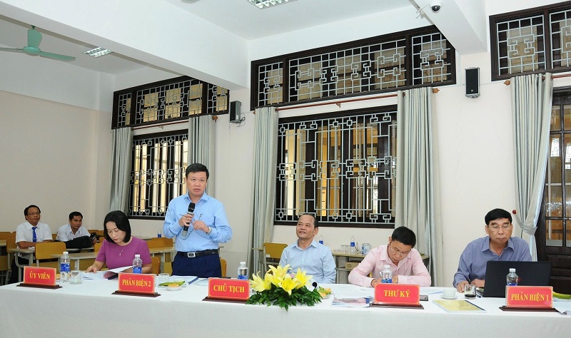 TS. Hồ Thắng, Giám đốc Sở Khoa học và Công nghệ tỉnh Thừa Thiên Huế nhận xét luận văn của học viên