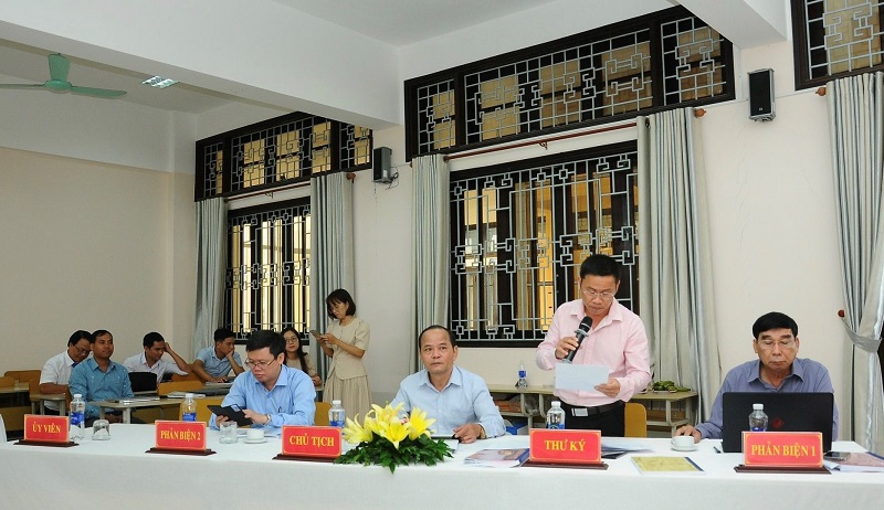 TS. Ngô Quang Tuệ, Phân viện Học viện Hành chính Quốc gia khu vực Miền Trung nhận xét luận văn của học viên