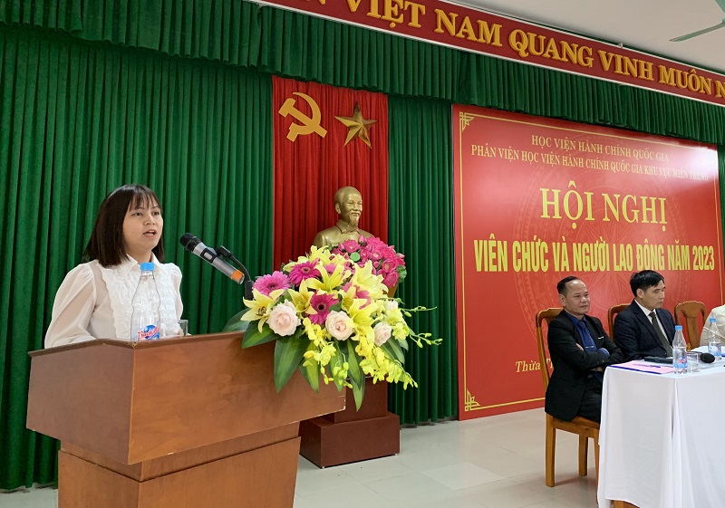 ThS. Nguyễn Thụy Ánh Ly, Phó Trưởng phòng, phòng Quản lý đào tạo và công tác sinh viên  phát biểu ý kiến tại Hội nghị