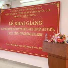 PGS.TS. Nguyễn Hoàng Hiển, Giám đốc Phân viện Học viện Học viện Hành chính Quốc gia khu vực Miền Trung phát biểu tại Lễ Khai giảng