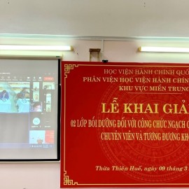 Đồng chí Đặng Việt Hà, Ngân hàng TMCP Công thương Việt Nam - Chi nhánh Quảng Bình, 
đại diện cho các học viên của 02 Lớp phát biểu tại Lễ Khai giảng