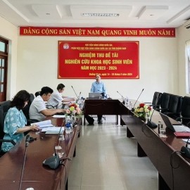 TS. Trần Đình Chín, Phó Giám đốc Phân hiệu Học viện Hành chính Quốc gia tại tỉnh Quảng Nam phát biểu tại điểm cầu tỉnh Quảng Nam